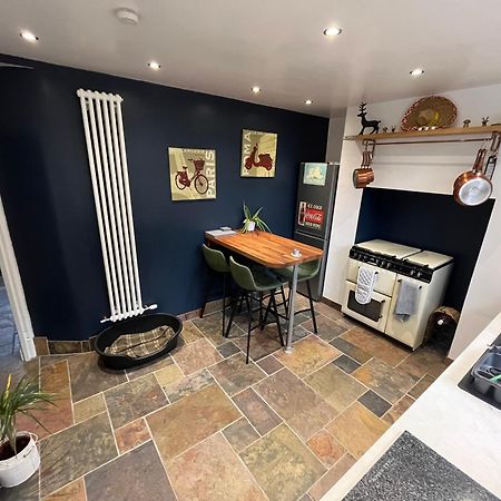 Wolf Hollow, Sleeps 4 Plus 2, Buxton Town Centre Exteriör bild